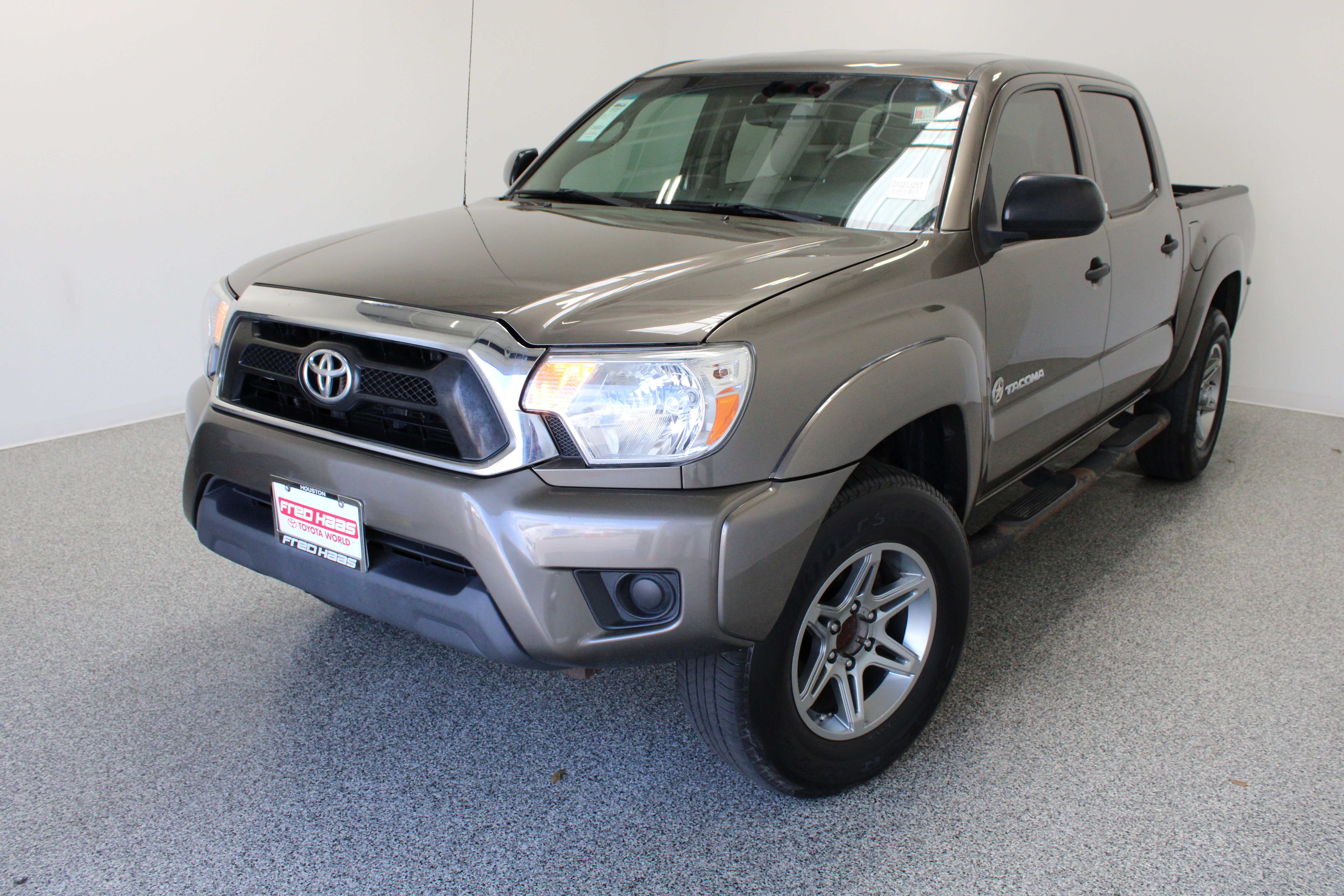 Used 2013 Toyota Tacoma PreRunner w/ SR5 Pkg RWD image 2