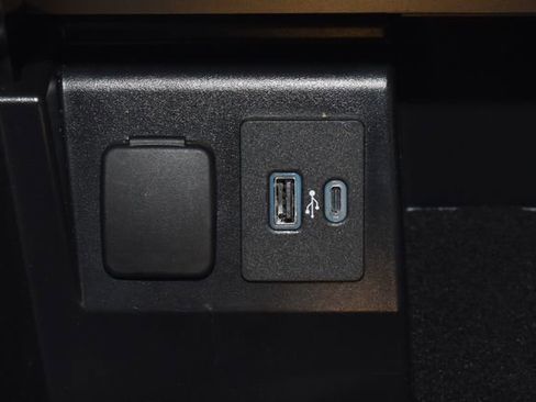 Used 2021 Ford Explorer XLT w/ Equipment Group 202A image 20