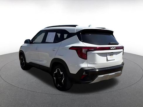 Used 2025 Kia Seltos S image 11