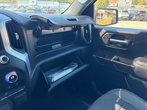 Used 2020 GMC Sierra 1500 SLE w/ SLE Value Package image 28