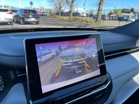 Used 2025 Jeep Compass Limited image 25