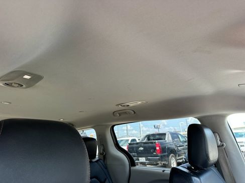 Used 2017 Chrysler Pacifica Touring-L FWD image 18