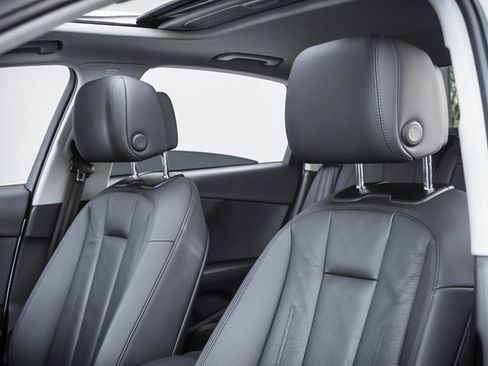 Used 2019 Audi A4 2.0T Premium image 10