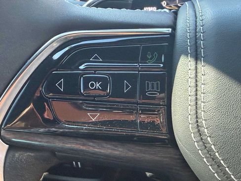 Used 2023 Jeep Grand Cherokee Overland w/ Luxury Tech Group IV AWD/4WD image 16
