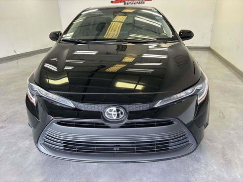 Certified 2025 Toyota Corolla LE w/ Convenience Package FWD image 8