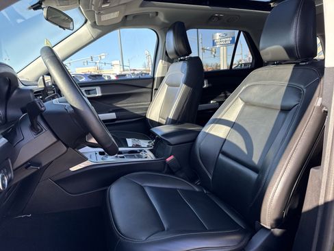 Used 2024 Ford Explorer XLT w/ Equipment Group 202A image 13