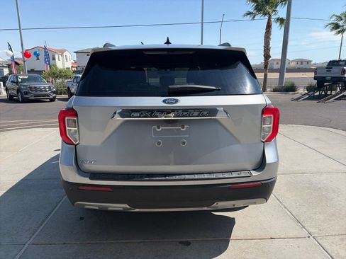 Used 2023 Ford Explorer XLT w/ Equipment Group 202A RWD image 4
