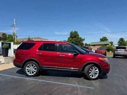 Used 2014 Ford Explorer XLT w/ Equipment Group 202A AWD/4WD image 2