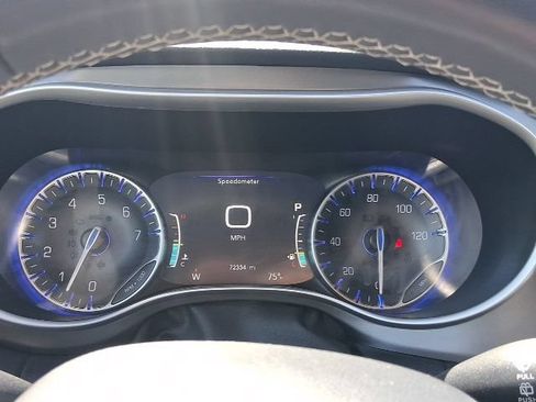 Used 2024 Chrysler Pacifica Touring-L FWD image 22