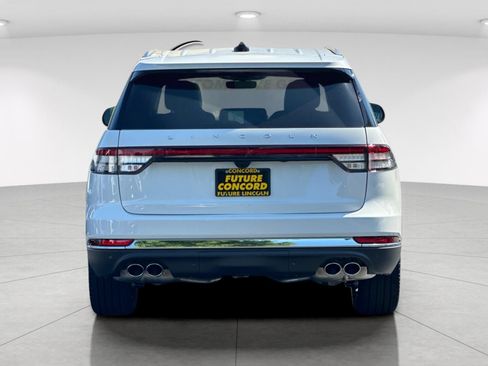 New 2026 Lincoln Aviator AWD image 4