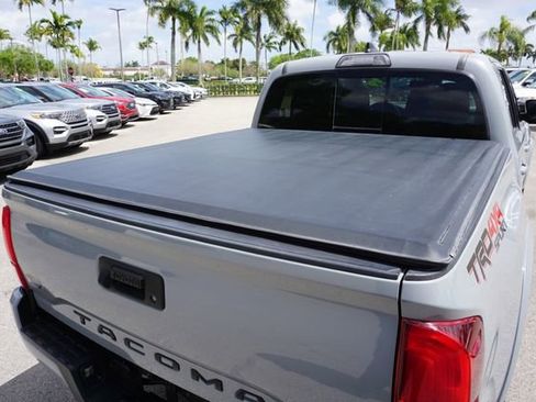 Used 2019 Toyota Tacoma TRD Sport image 12