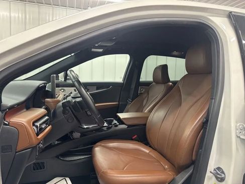 Used 2022 Lincoln Nautilus Reserve w/ Equipment Group 202A image 6