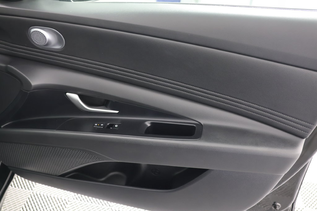 Used 2025 Hyundai Elantra SEL FWD image 29