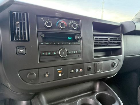Used 2018 Chevrolet Express 3500 image 12