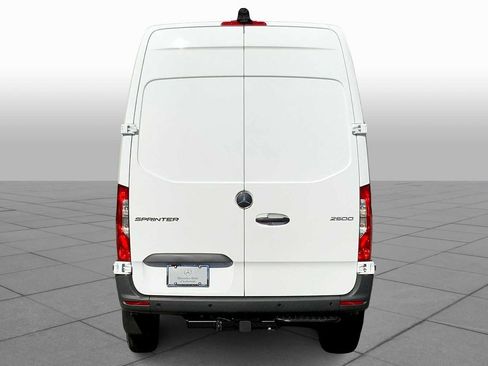 Used 2026 Mercedes-Benz Sprinter 2500 image 4