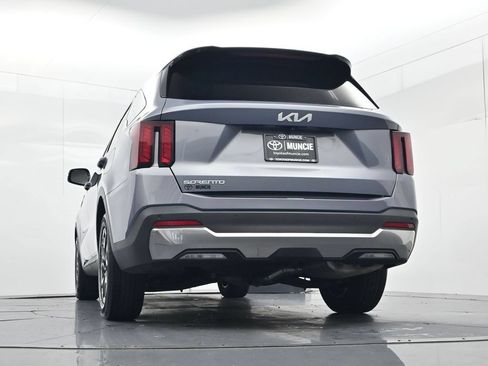 Used 2024 Kia Sorento S FWD image 47