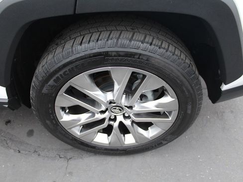 Used 2020 Toyota RAV4 XLE Premium image 14