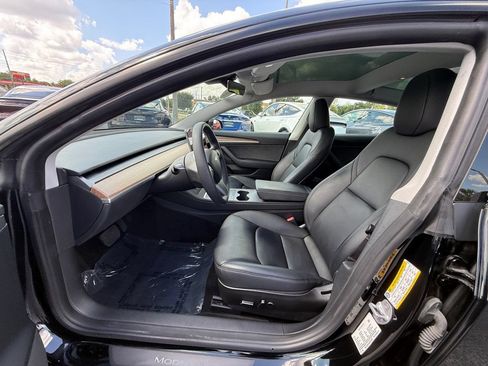Used 2023 Tesla Model 3 Standard Range RWD image 9