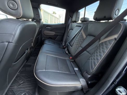 Certified 2023 GMC Canyon Denali w/ Denali Black Edition AWD/4WD image 30