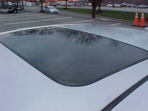 Used 2010 Toyota Camry LE FWD image 5