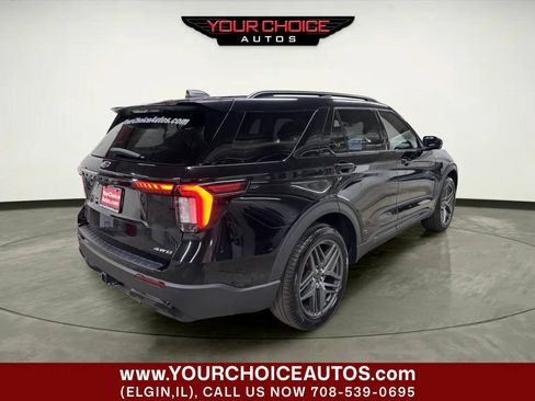 Used 2025 Ford Explorer ST-Line w/ ST-Line Street Pack AWD/4WD image 8
