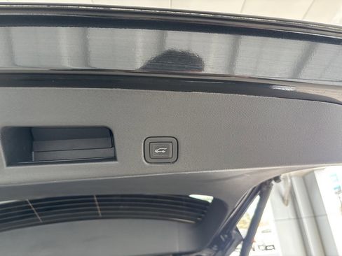 Used 2024 Chevrolet Traverse Z71 image 32