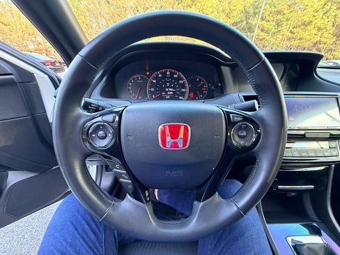 Used 2017 Honda Accord Sport image 16