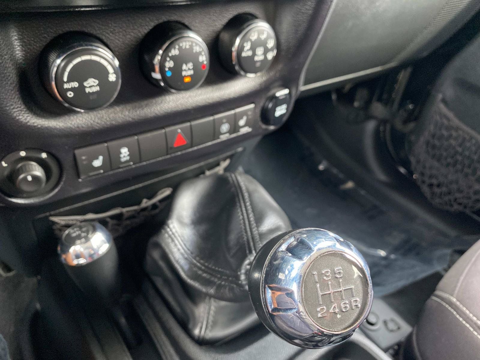 Used 2014 Jeep Wrangler Unlimited Sahara w/ Connectivity Group AWD/4WD image 14