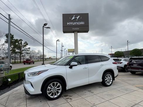 Used 2023 Toyota Highlander Limited image 6