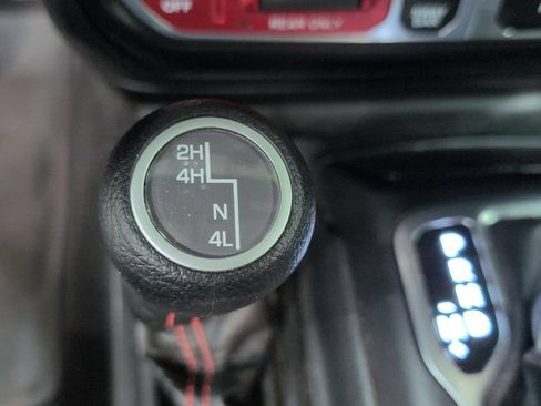 Used 2023 Jeep Wrangler Unlimited Rubicon w/ Dual Top Group AWD/4WD image 16
