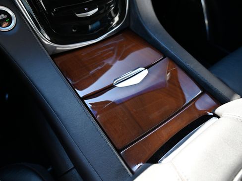 Used 2017 Cadillac Escalade ESV Luxury image 30