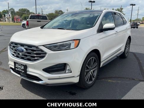Used 2019 Ford Edge Titanium w/ Equipment Group 301A FWD image 4