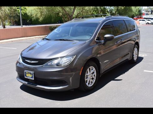 Used 2021 Chrysler Voyager Lxi FWD image 3