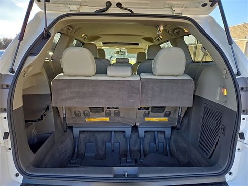 Used 2014 Toyota Sienna Limited image 32