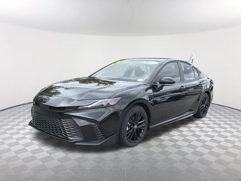 Certified 2025 Toyota Camry SE FWD image 3