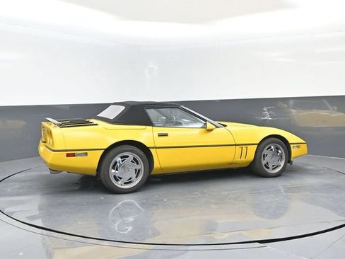Used 1990 Chevrolet Corvette Convertible RWD image 3