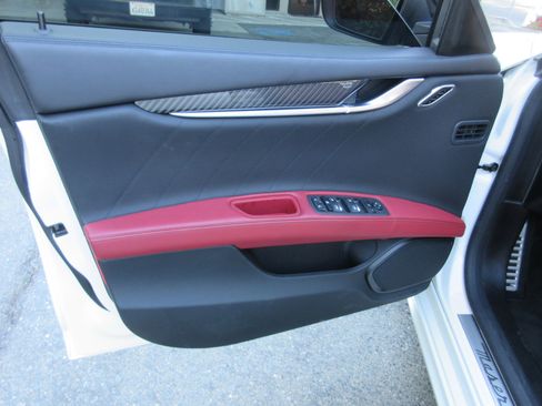 Used 2023 Maserati Ghibli Modena Q4 image 7