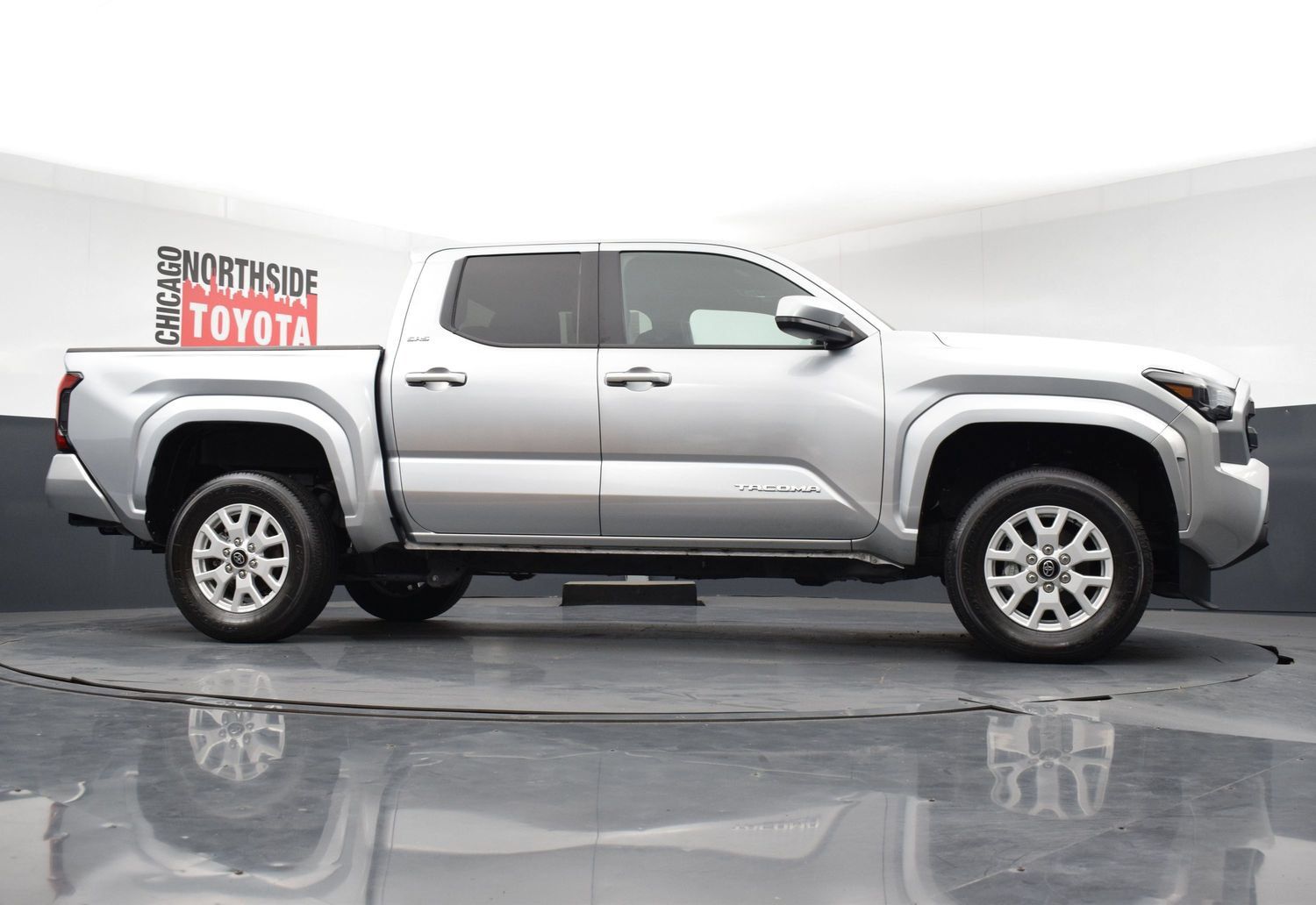 Used 2025 Toyota Tacoma SR5 AWD/4WD image 30
