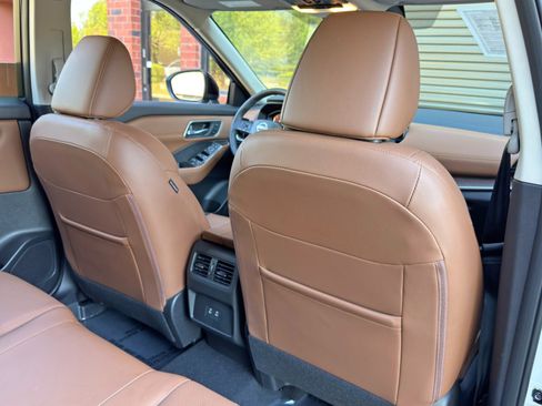 Used 2025 Nissan Rogue Platinum FWD image 34