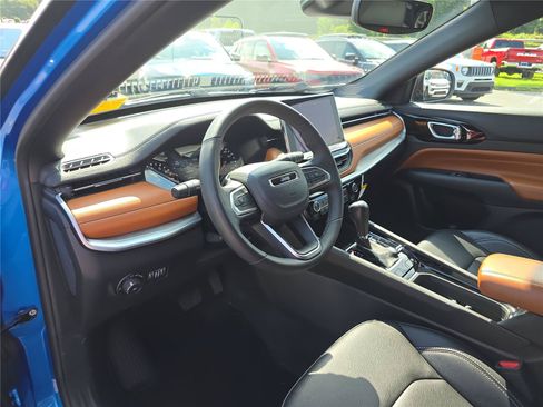 Used 2025 Jeep Compass Limited AWD/4WD image 22
