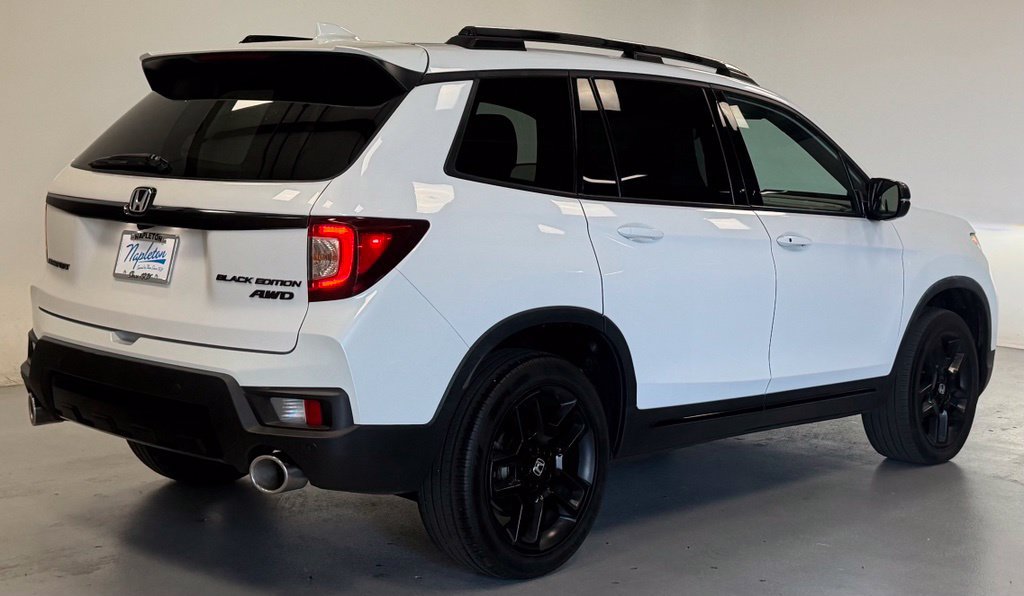 Used 2024 Honda Passport Black Edition image 3