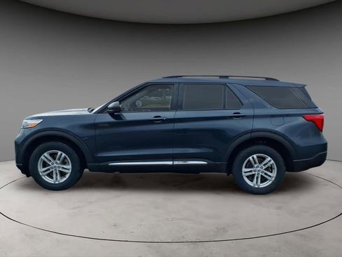 Used 2023 Ford Explorer XLT w/ Equipment Group 202A image 2