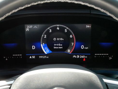 Certified 2022 Volkswagen Taos SE w/ Panoramic Sunroof Package AWD/4WD image 20