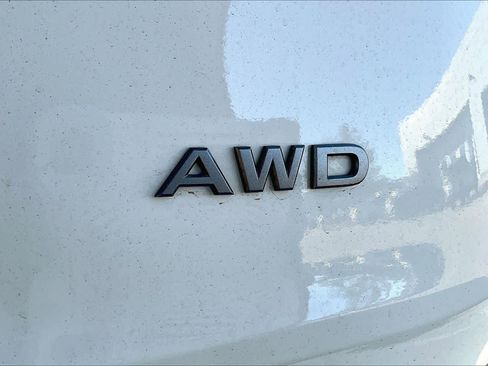 Used 2025 Nissan Rogue S AWD/4WD image 8