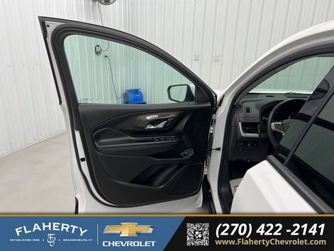 Used 2024 GMC Terrain SLT AWD/4WD image 7