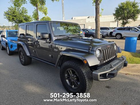 Used 2017 Jeep Wrangler Unlimited Sahara AWD/4WD image 3