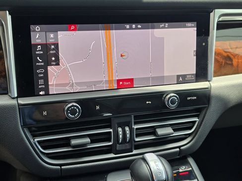 Certified 2023 Porsche Macan AWD/4WD image 12