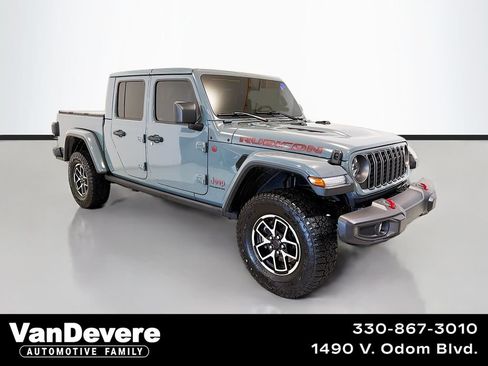 Used 2025 Jeep Gladiator Rubicon w/ Convenience Group AWD/4WD image 1