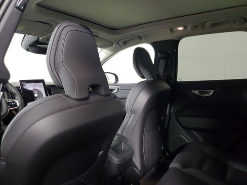 New 2027 Volvo XC60 B5 Plus AWD/4WD image 14