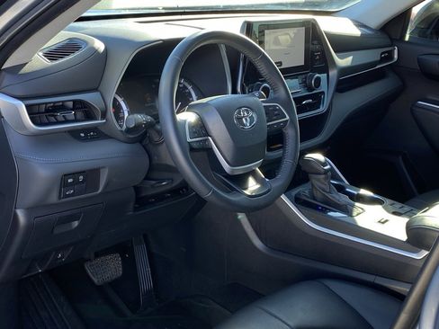 Used 2023 Toyota Highlander XLE image 10